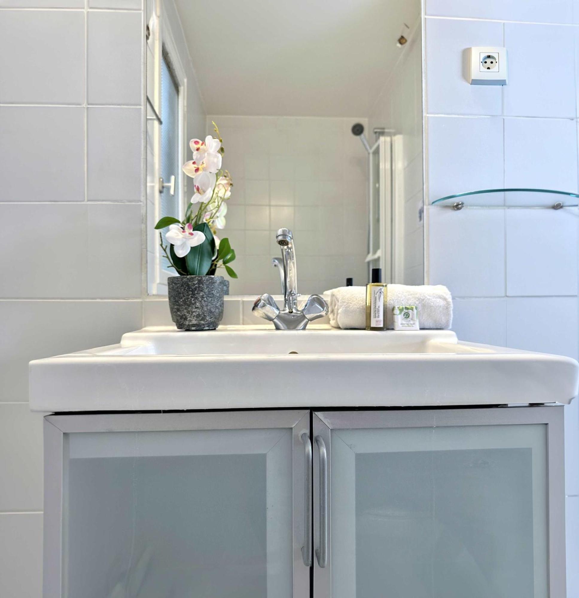 Beautiful Calm Studio In Le Marais Paris Exterior photo